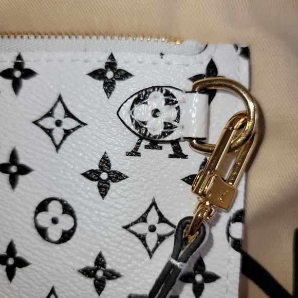 Louis Vuitton Giant White Black Wristlet Pouch from Neverfull MM Giant Khaki Bag - Picture 11 of 17